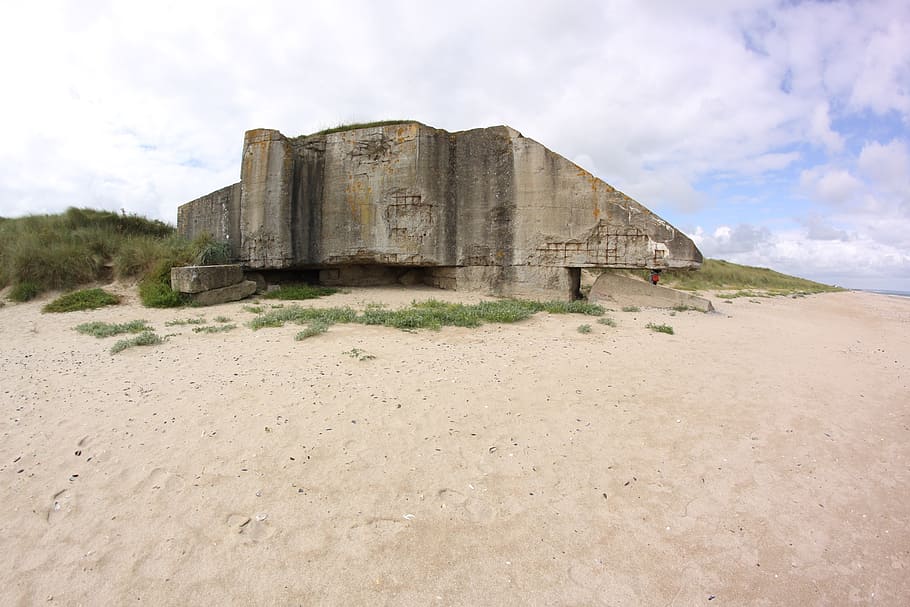 Bunker et vestiges de la 2nd guerre mondiale sur la plage de sword beach