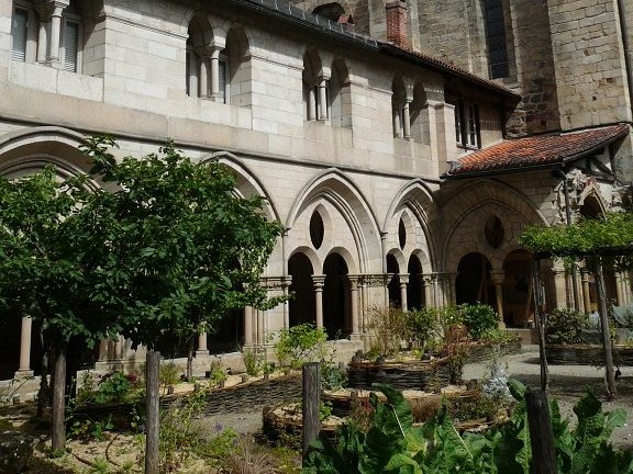 La cathédrale de Tulle et le musée du cloître
